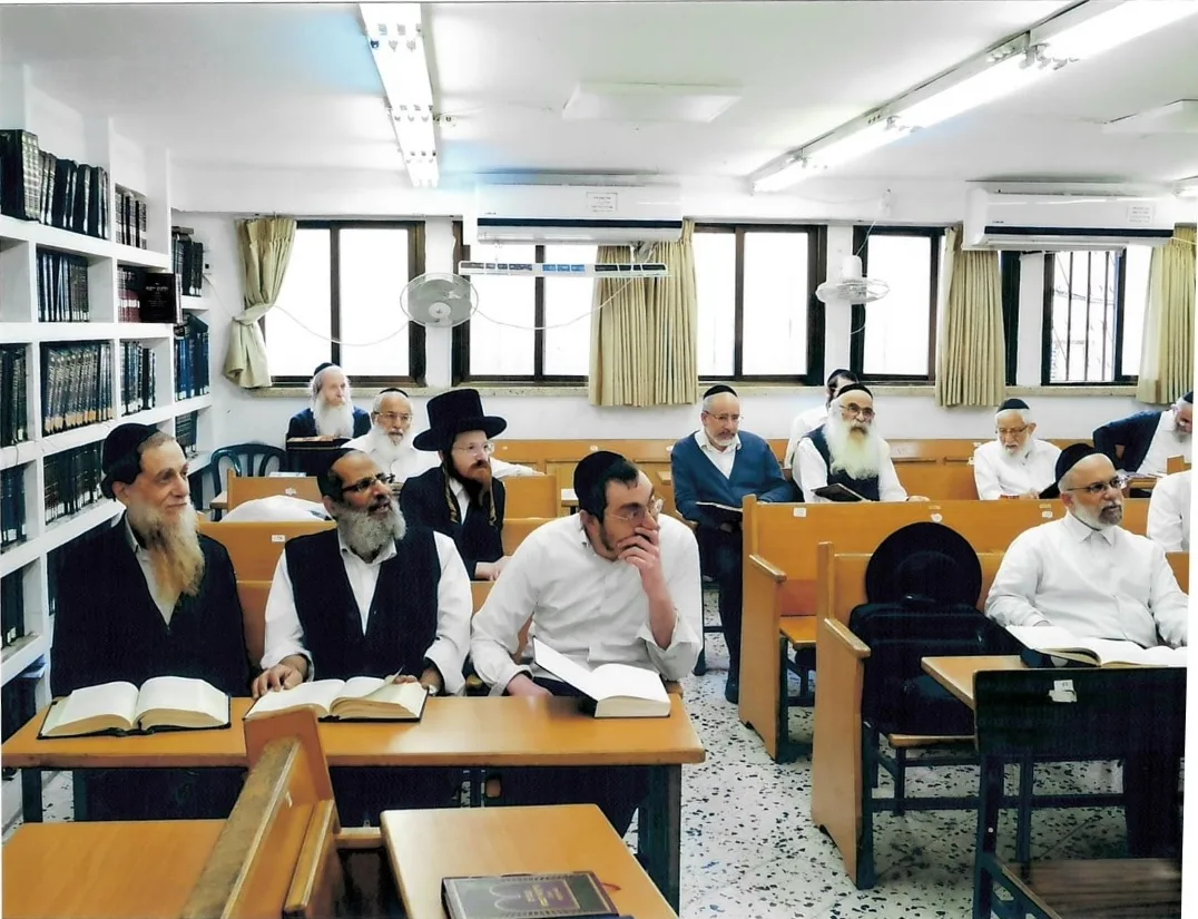 Avrechim studying at their tables